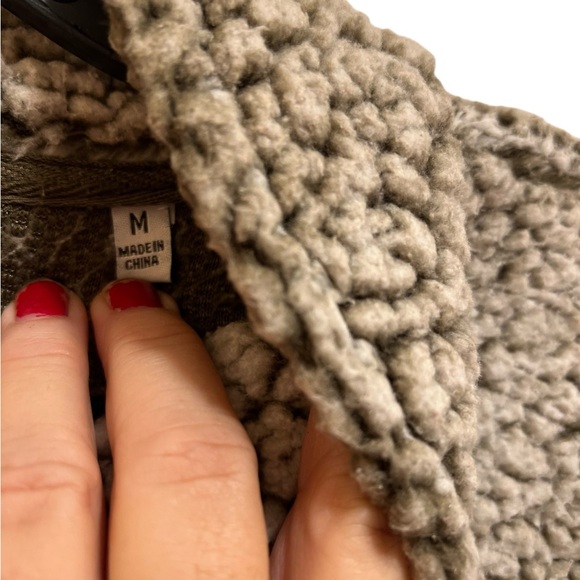 W Departwest Faux Fur Pullover 1/4 Front Zipper Opening Top Size M - Picture 3 of 5